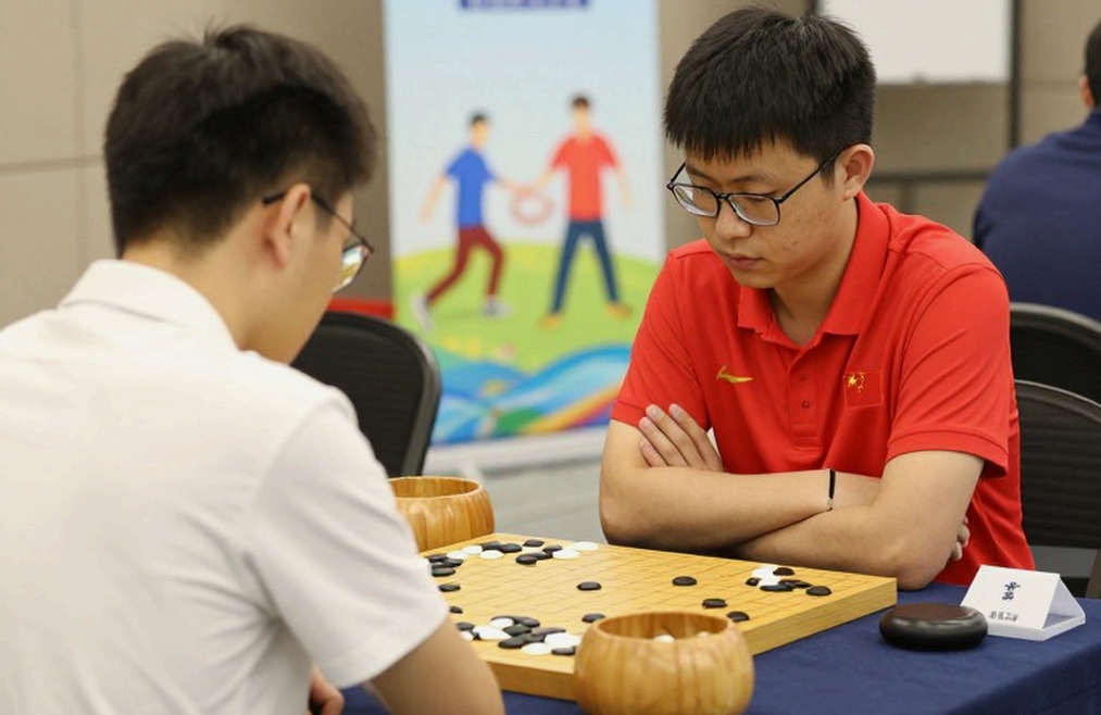FIDE अध्यक्ष का नाम, फ्रिट्ज़ 20 का विज्ञापन: एक हेडलाइन की स्कोरशीट जाँच